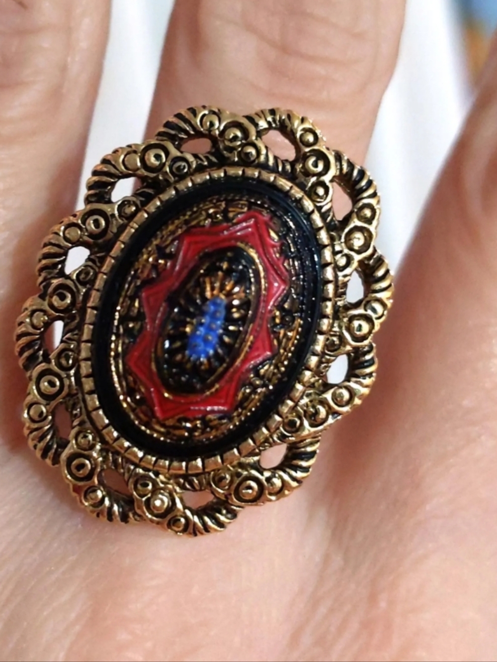 Vintage-Inspired Gold and Black Ring